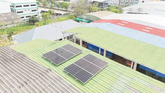 ติดตั้งโซลาร์รูฟอาคารสำนักงาน — SolarCare PRO