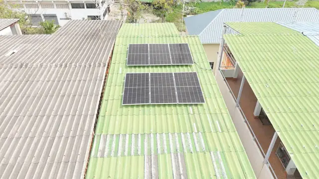โซลาร์เซลล์หลังคาอาคารสีเขียว — SolarCare PRO