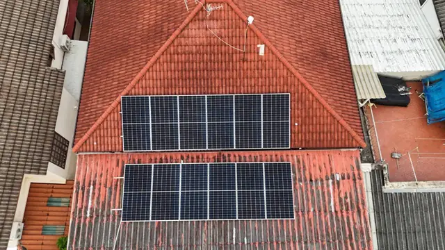 โซลาร์เซลล์หลังคากระเบื้องแดง — SolarCare PRO