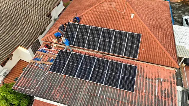 ติดตั้งแผงโซลาร์หลังคาบ้านทรงจั่ว — SolarCare PRO