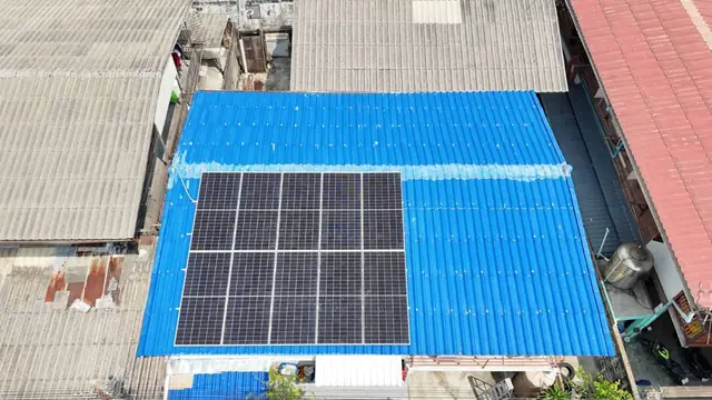 โซลาร์รูฟบ้านหลังคาเมทัลชีทสีฟ้า — SolarCare PRO