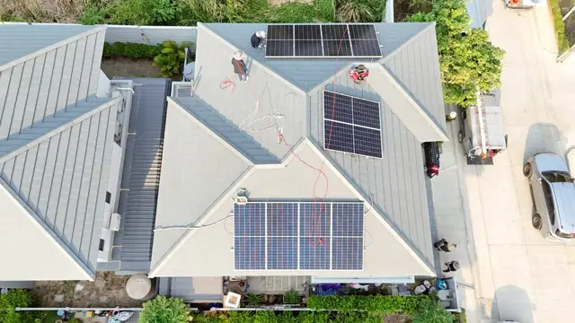 ติดตั้งโซลาร์เซลล์บ้านแฝดมุมสูง — SolarCare PRO