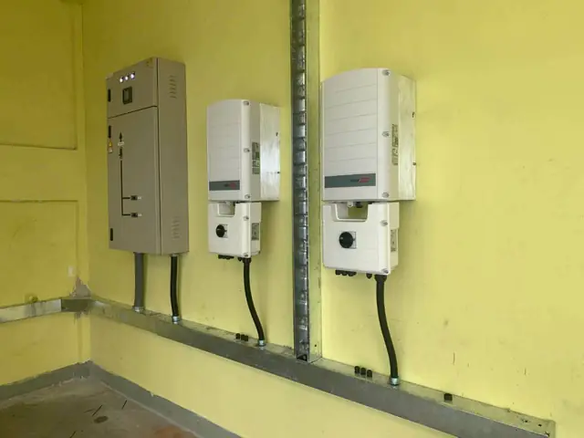 ติดตั้งอินเวอร์เตอร์โซลาร์เซลล์ — SolarCare PRO